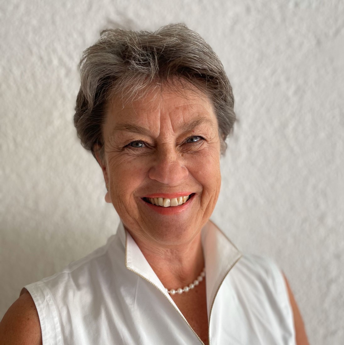 Dr. Barbara Claudi